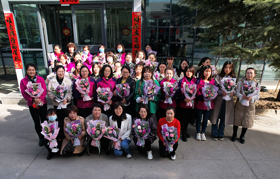 三八婦女節(jié)，甘肅宏強(qiáng)檢測(cè)謹(jǐn)祝公司女士們事業(yè)有成，家庭幸福，青春永駐！